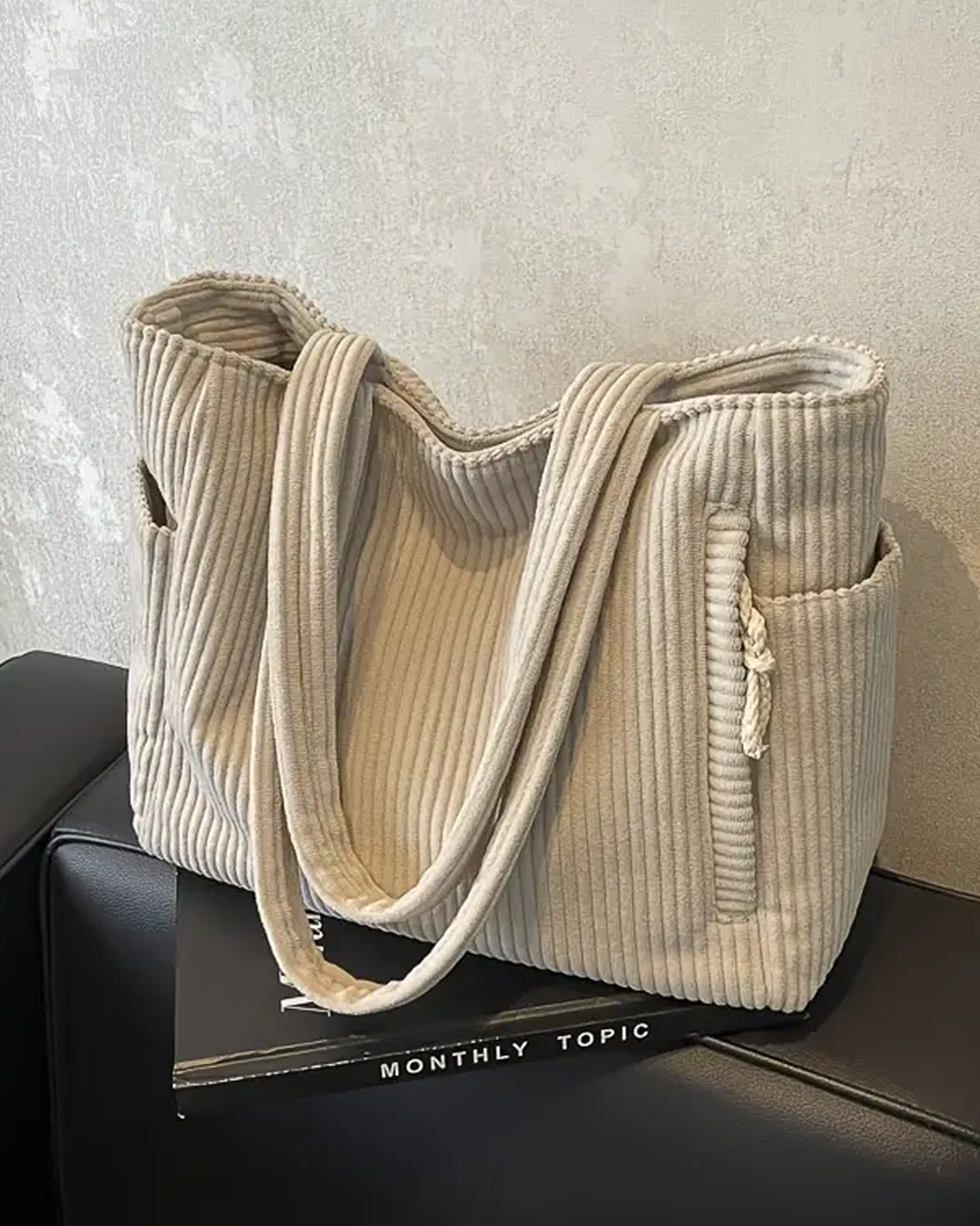 Stribbe™ - Ribbad Toteväska med Dragskodetalj
