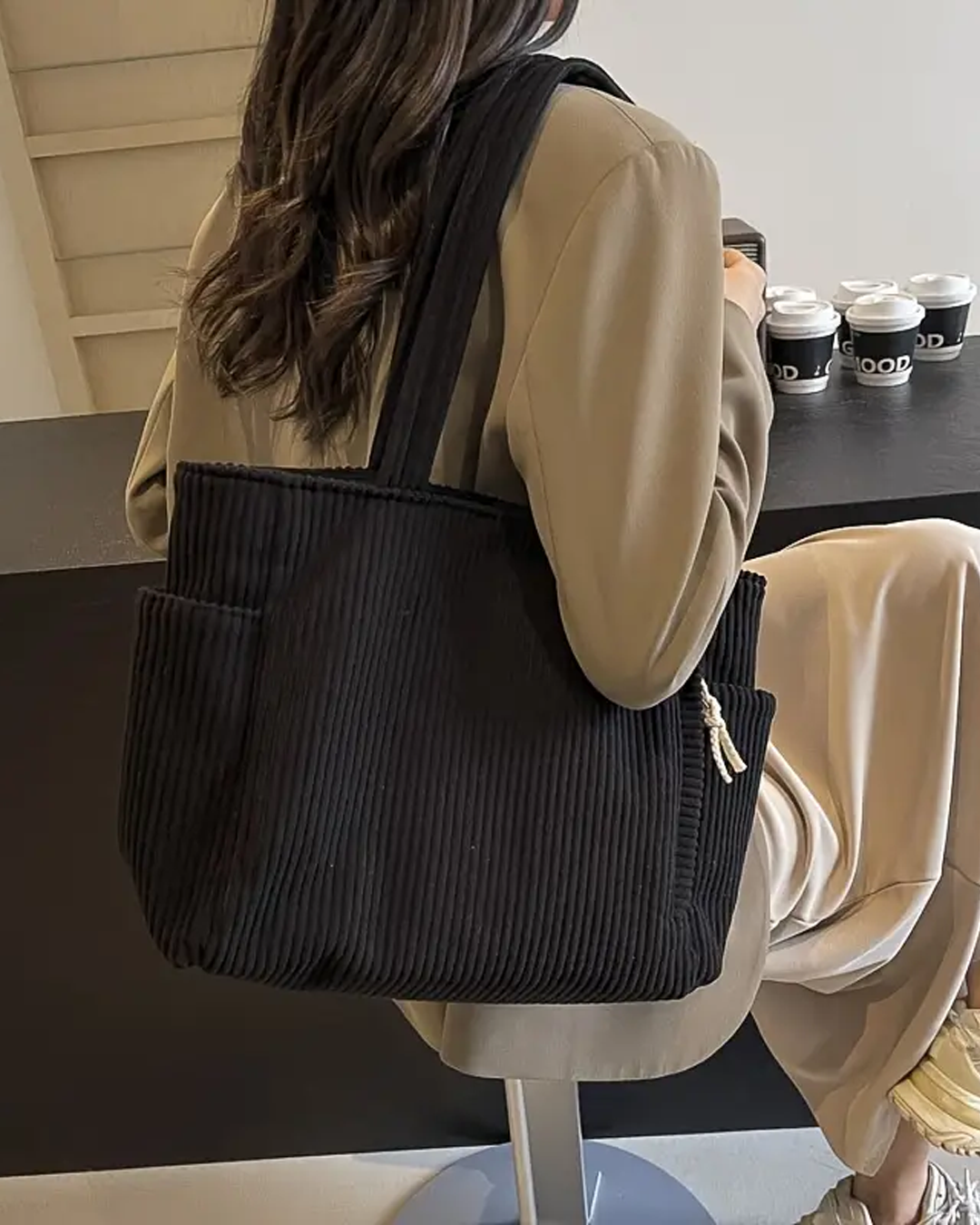Stribbe™ - Ribbad Toteväska med Dragskodetalj