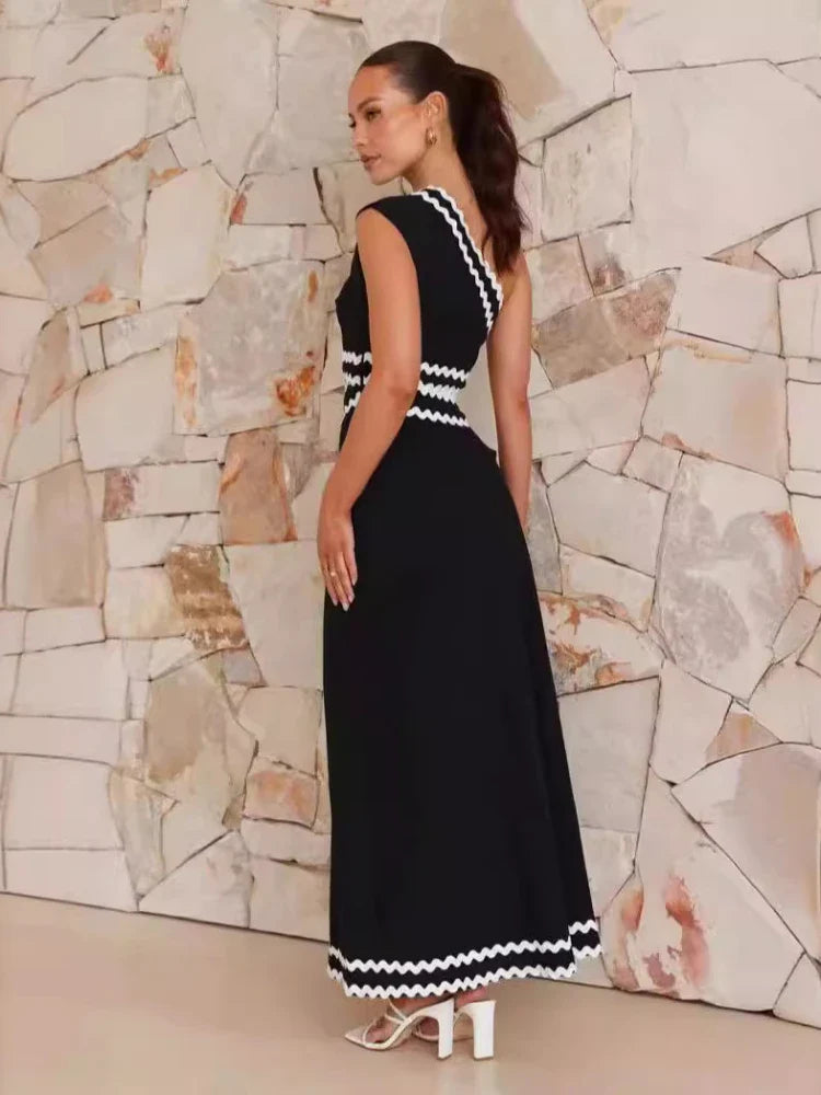 Rosa | Elegant sleeveless dress